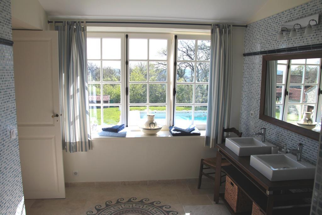 Domaine De Lamassas Bed and Breakfast Hautefage-la-Tour Habitación foto